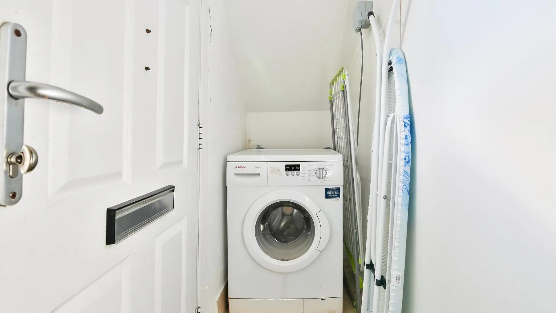 2 Bedroom Flat Near Cardiff City 0*,  United Kingdom