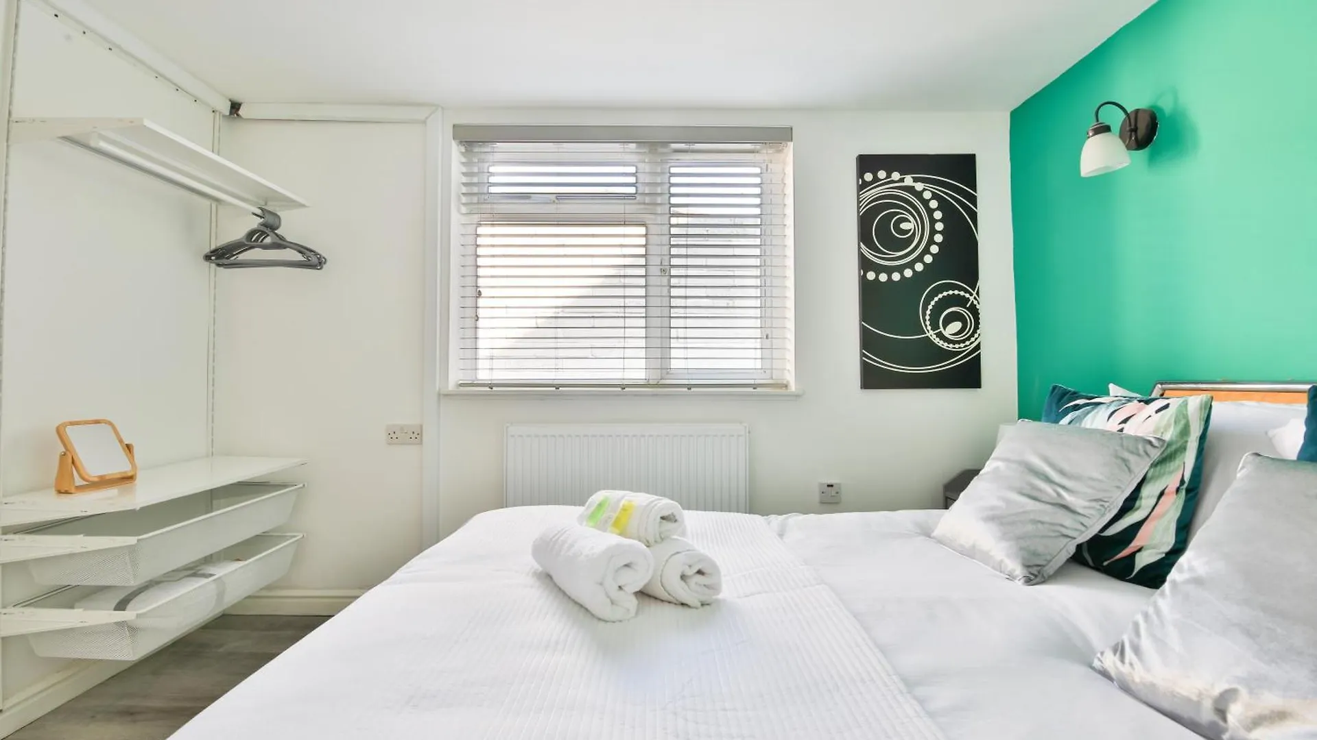 2 Bedroom Flat Near Cardiff City Apartment