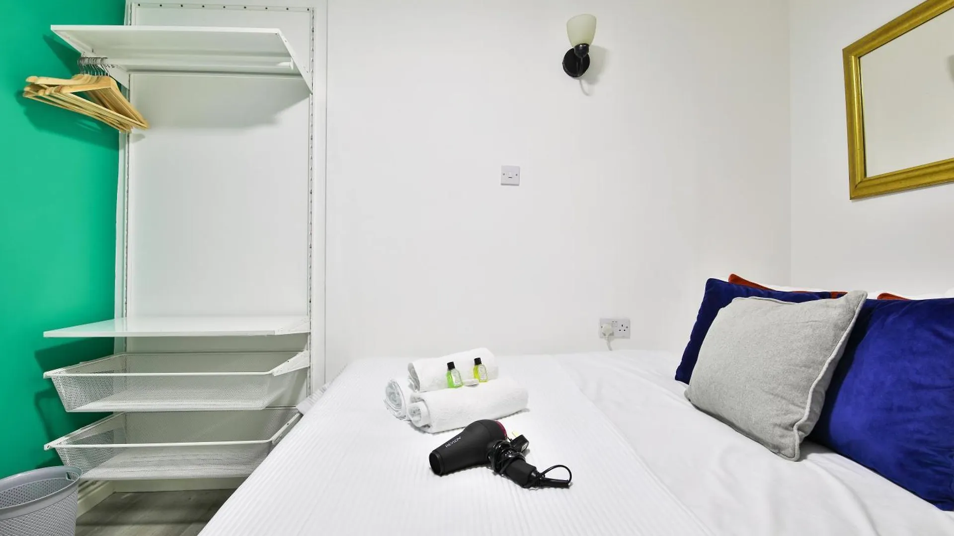 2 Bedroom Flat Near Cardiff City Apartment