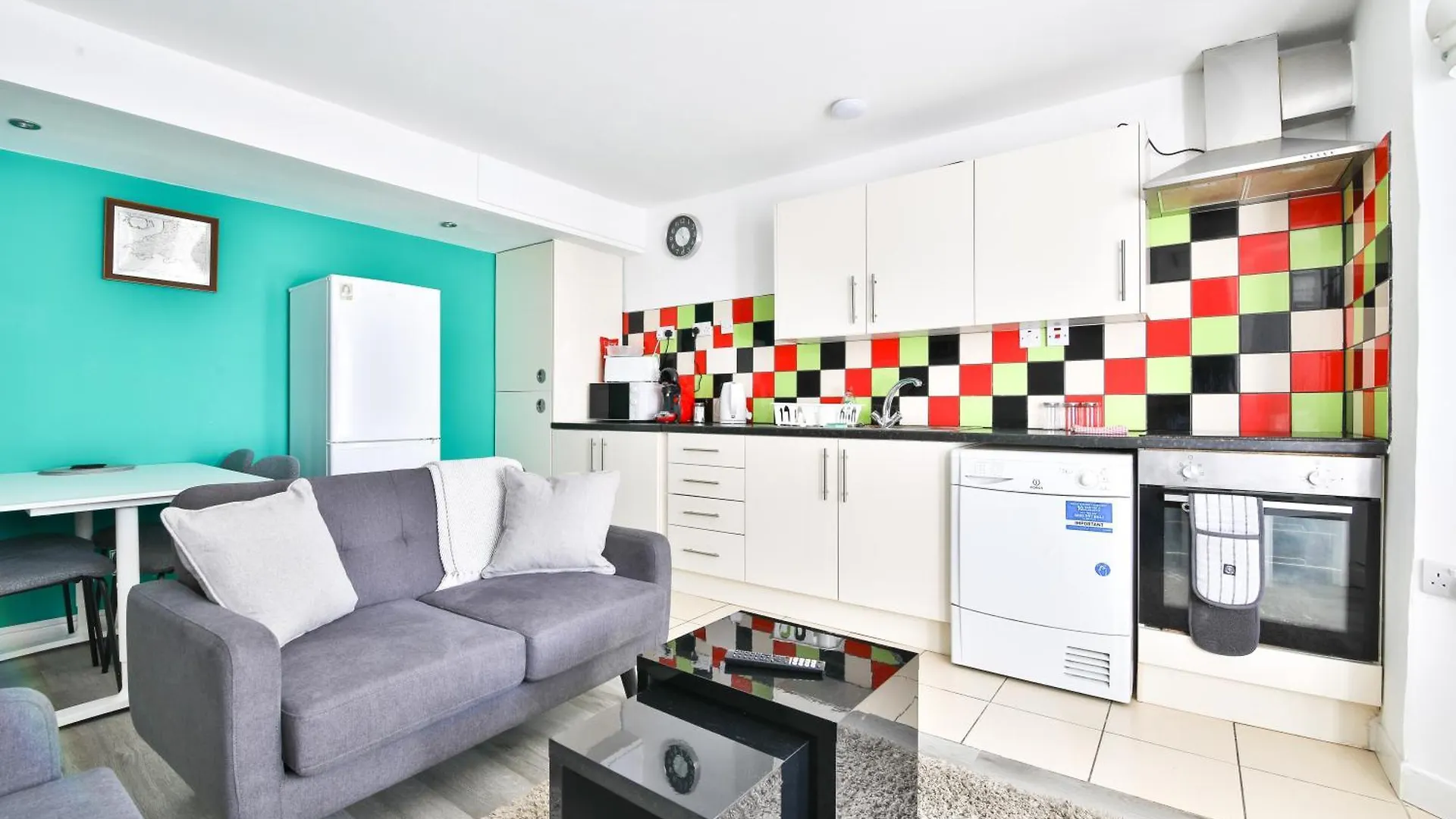 2 Bedroom Flat Near Cardiff City location