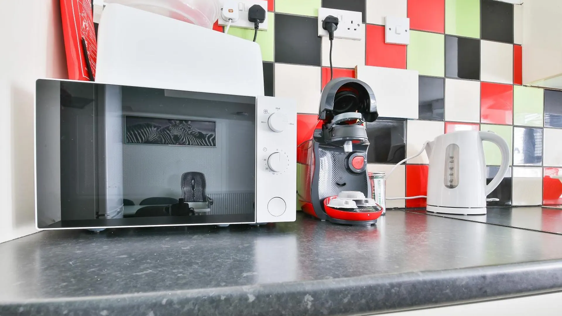 2 Bedroom Flat Near Cardiff City 0*,  United Kingdom