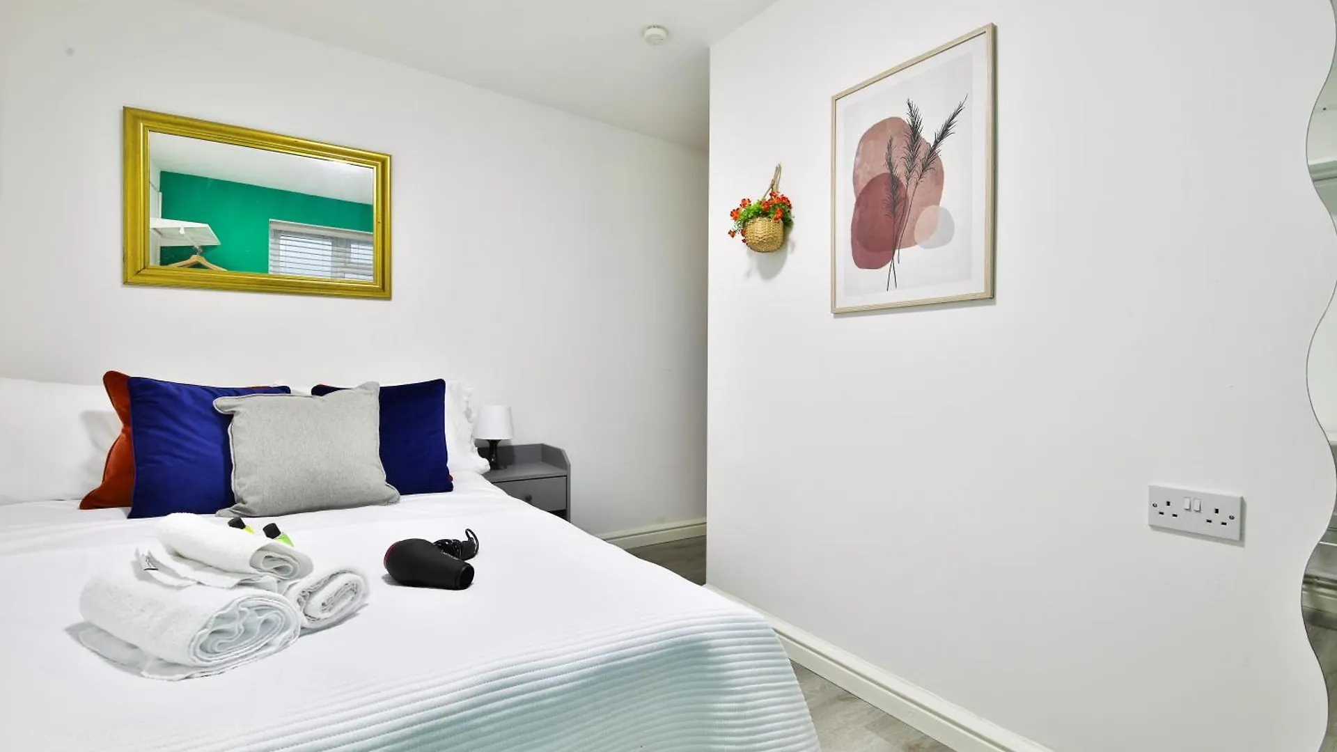 2 Bedroom Flat Near Cardiff City