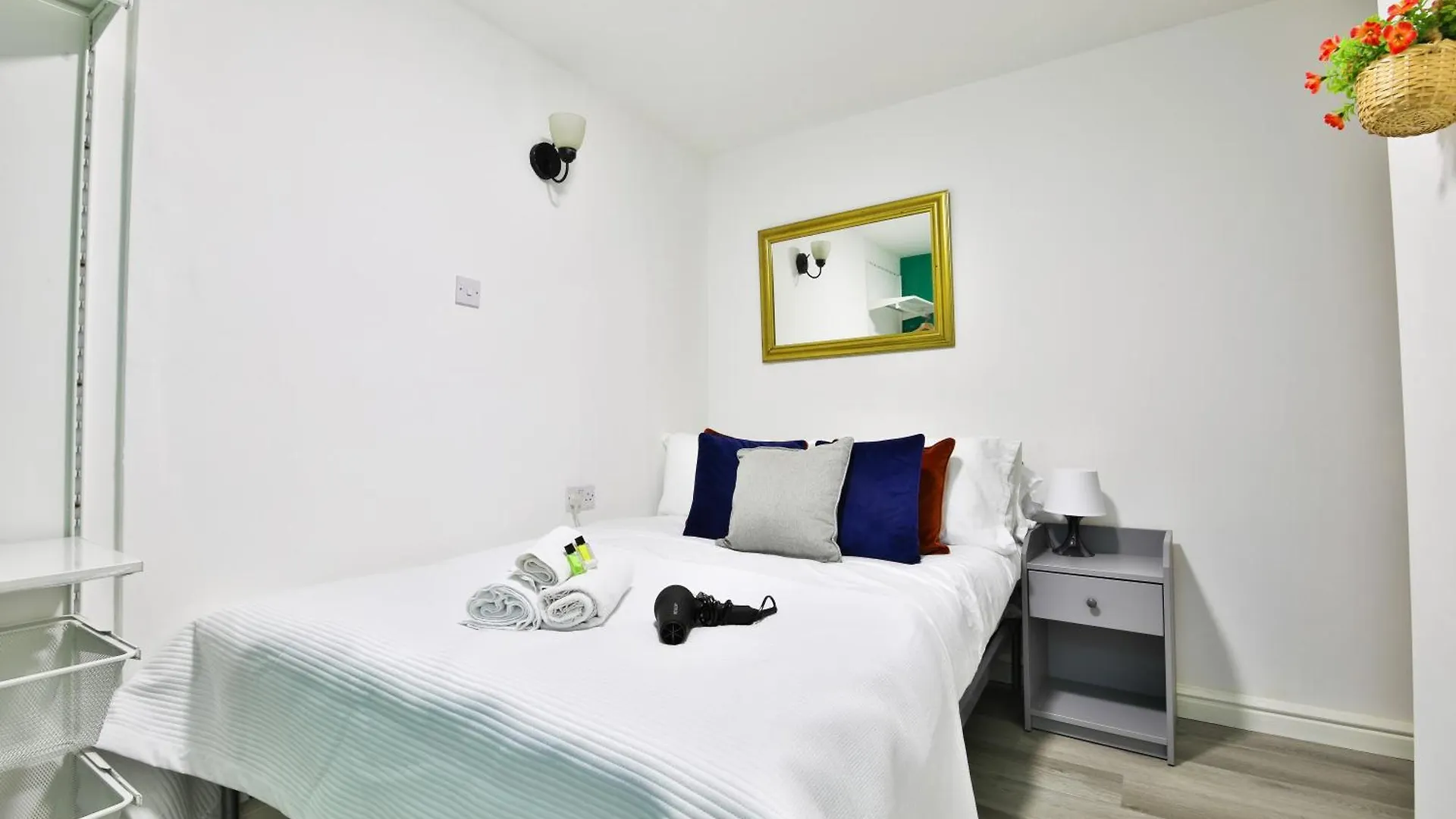 2 Bedroom Flat Near Cardiff City United Kingdom