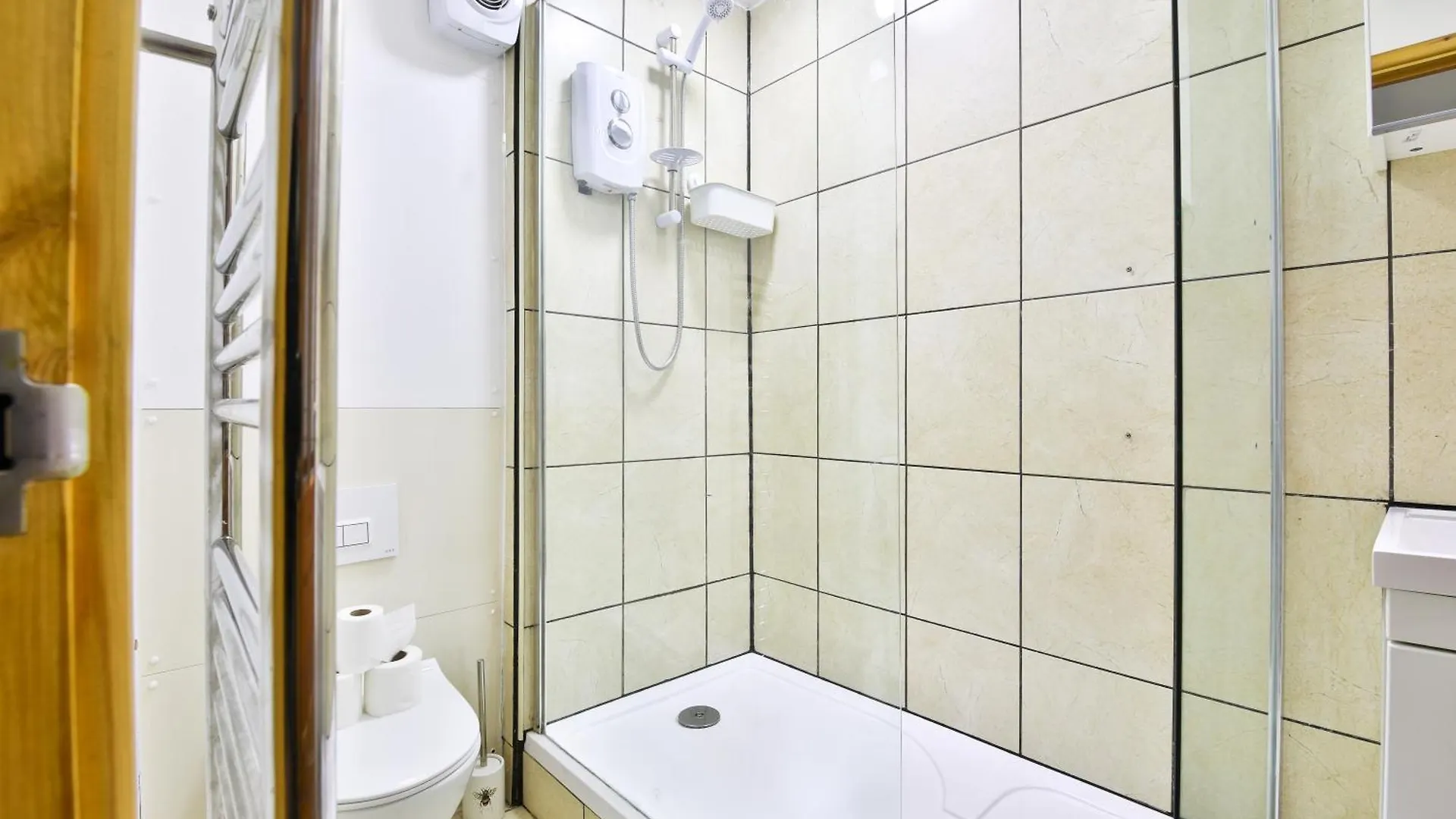 Apartment 2 Bedroom Flat Near Cardiff City