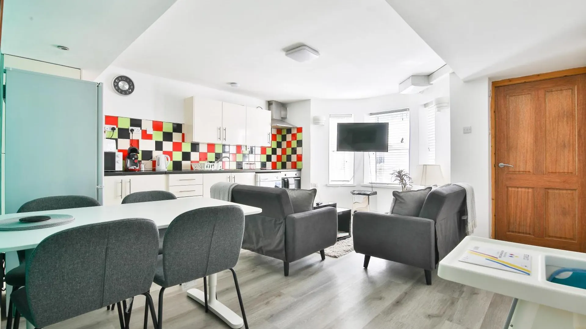 2 Bedroom Flat Near Cardiff City United Kingdom