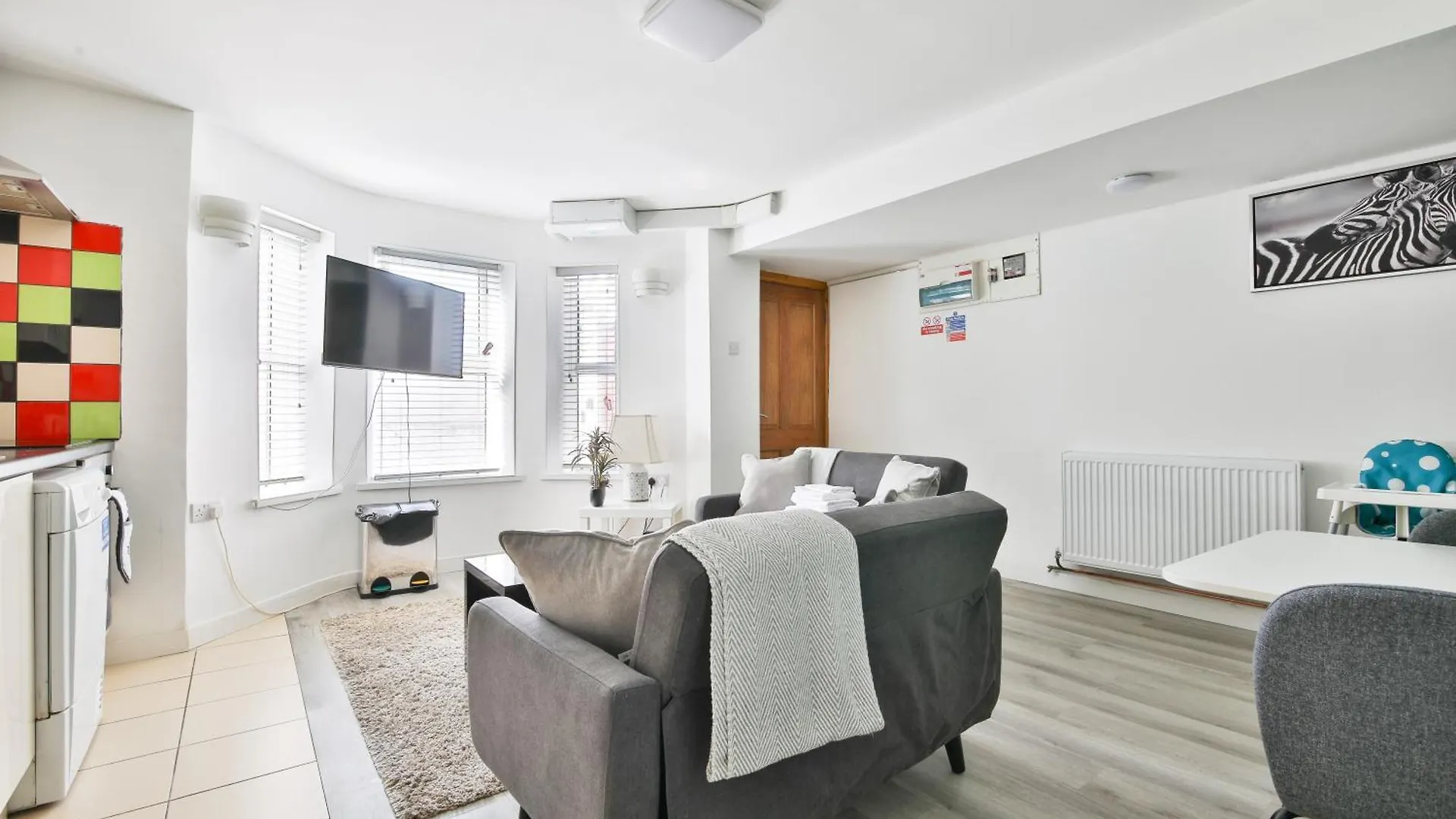2 Bedroom Flat Near Cardiff City Apartment